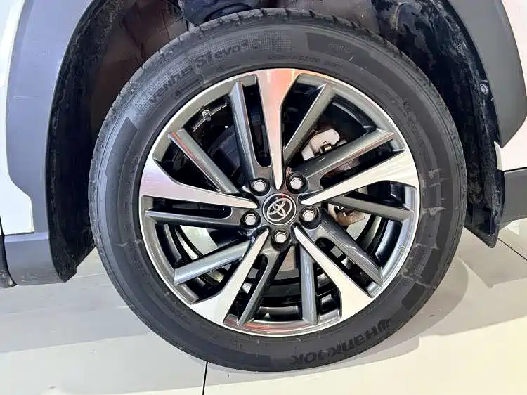 Toyota Frontlander 2022 2.0L CVT Luxury PLUS Edition фото 16