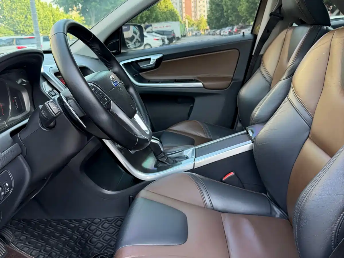 Volvo XC60 (Import) 2014 2015 T6 Momentum
