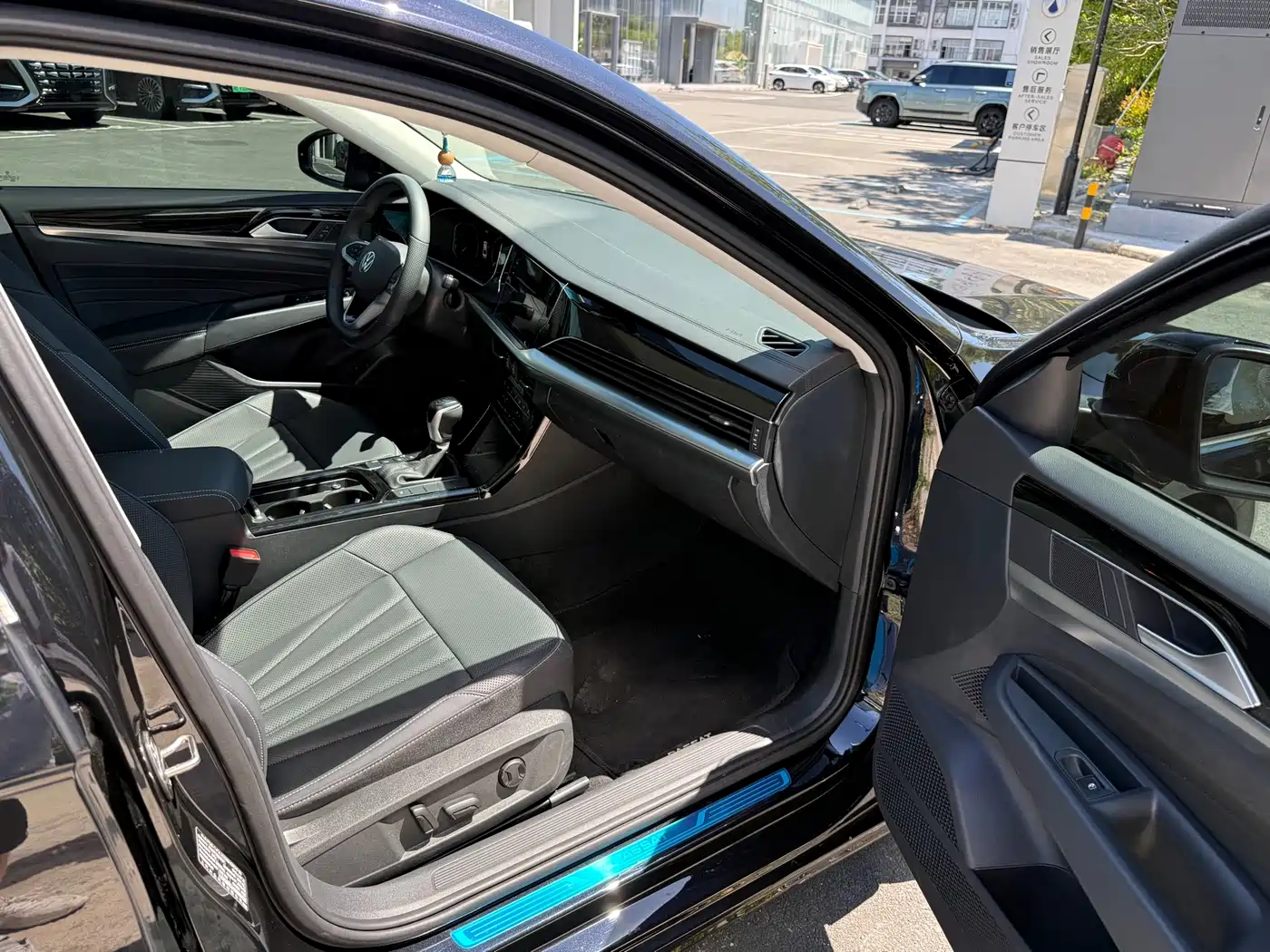 Volkswagen Passat 2024 380TSI Starlight Luxury Edition фото 10