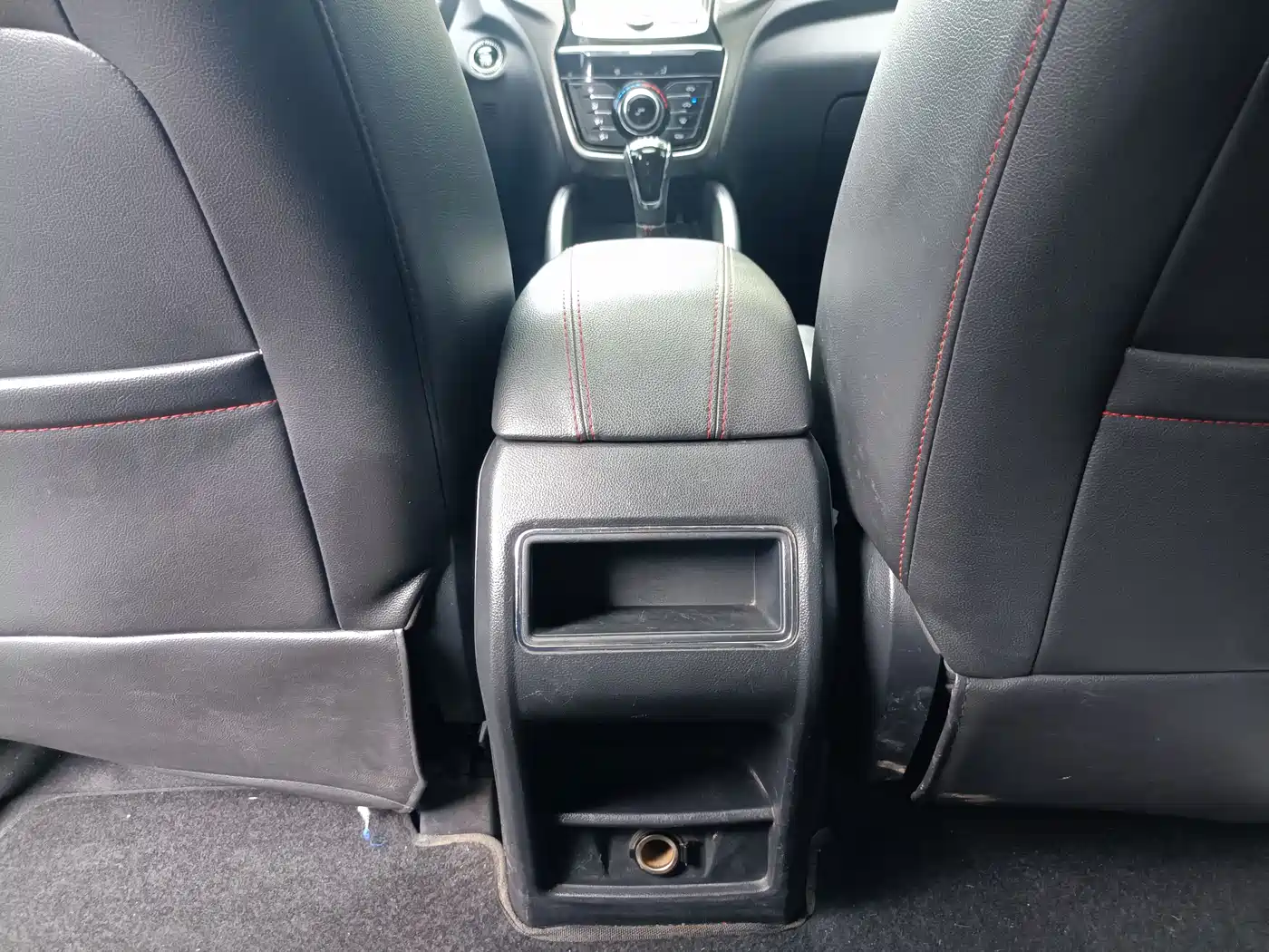 Фото 23 - Changan CS75