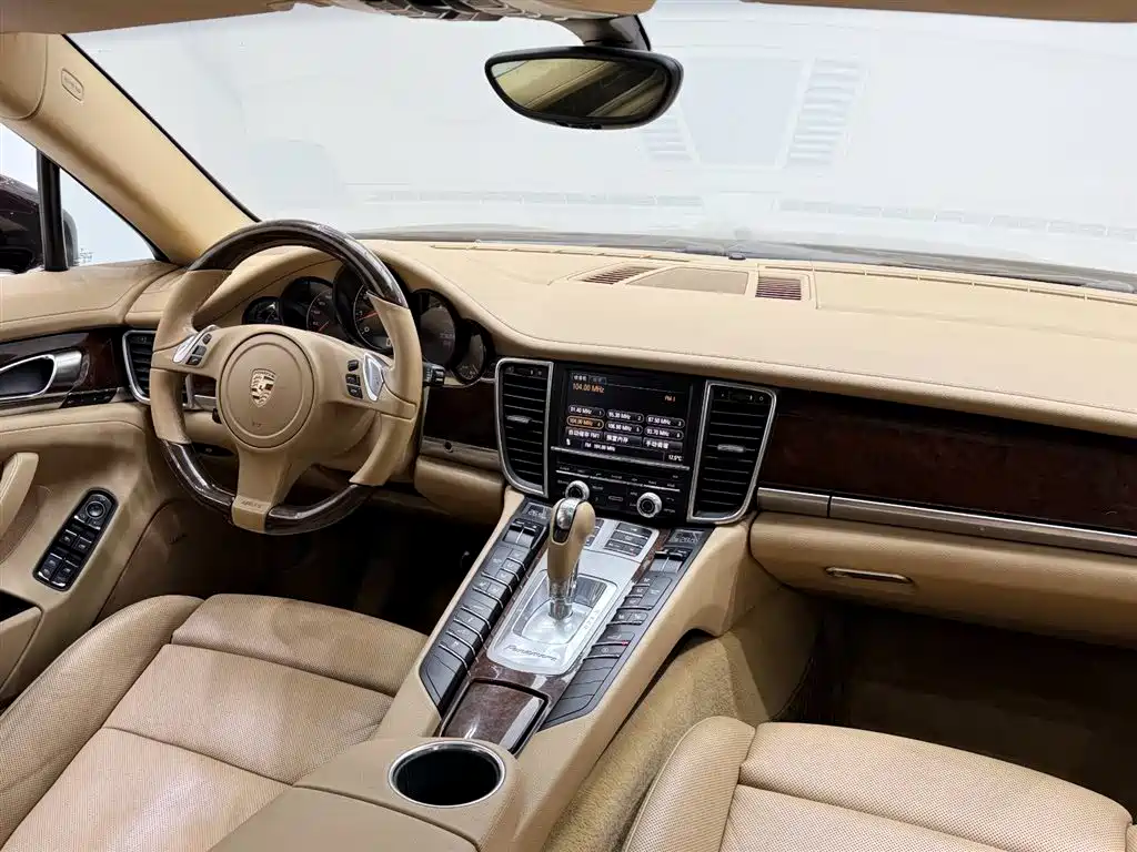 Porsche Panamera 2010 Panamera 4 3.6L фото 11