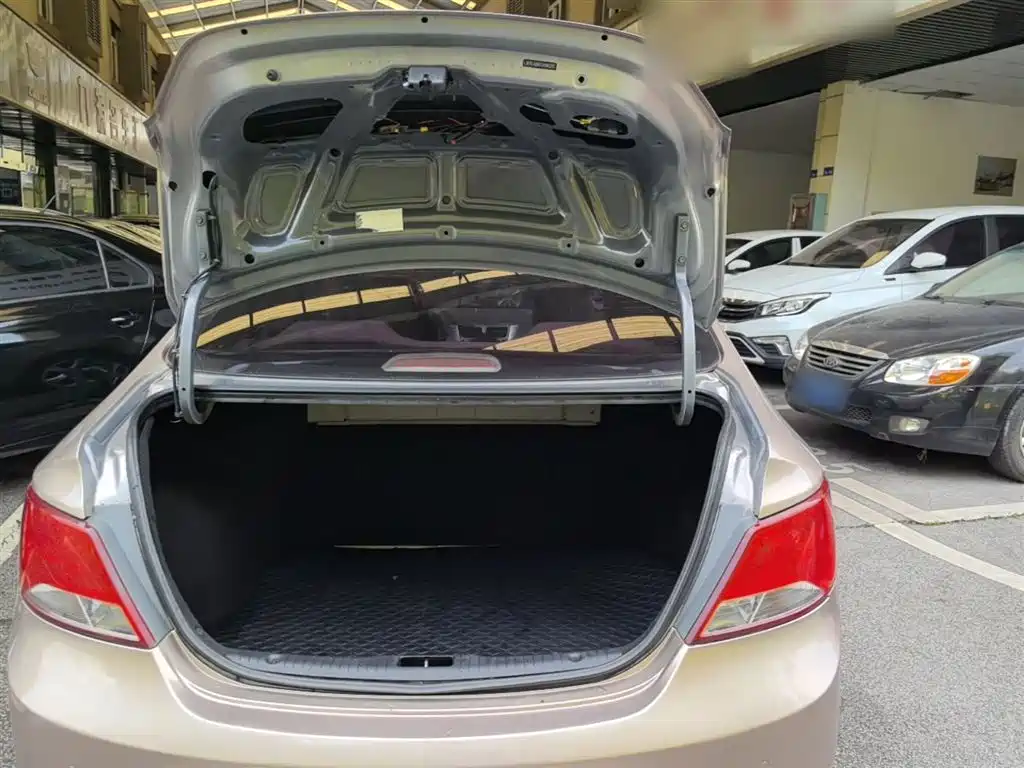 Hyundai Verna 2014 1.4L Automatic Smart GLS фото 19