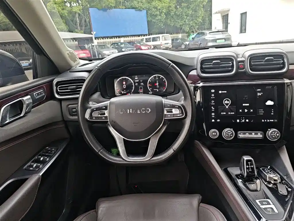 Lynk & Co 02 2020 1.5T DCT 2WD Shine Pro Edition фото 11