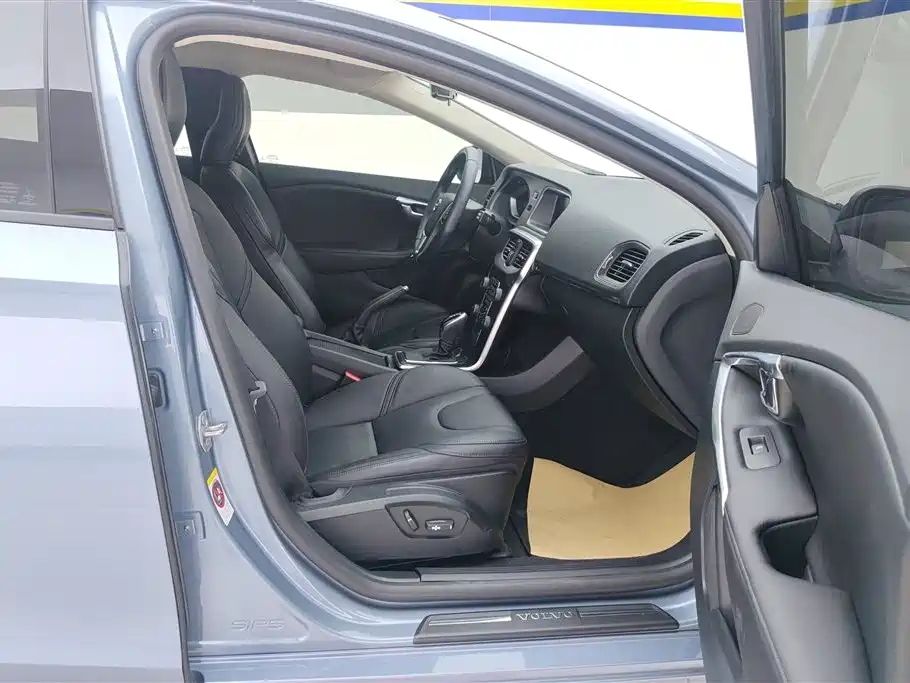 Volvo V40 2019 T3 Momentum фото 8