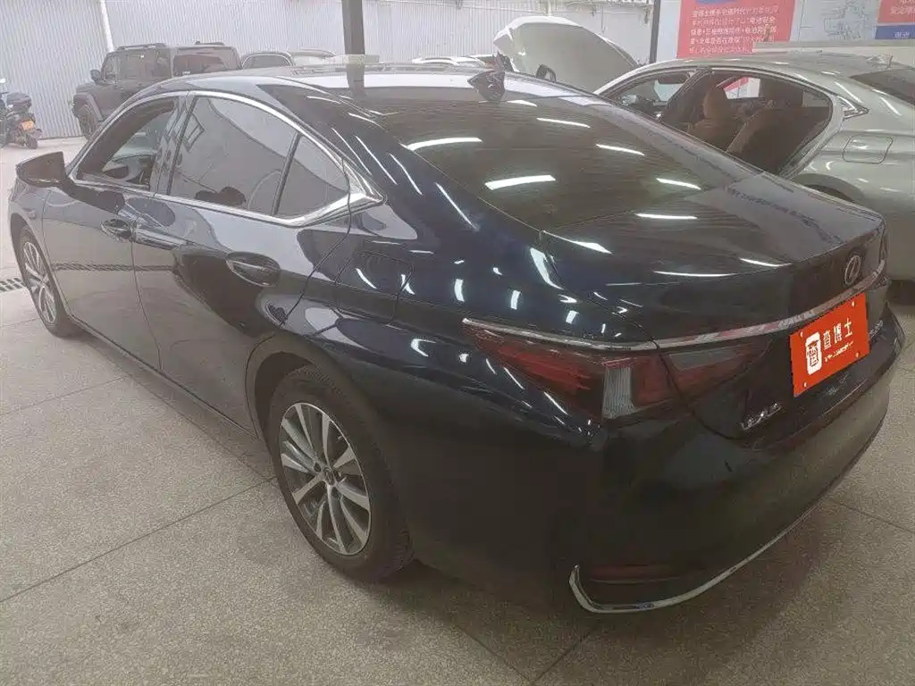 Lexus ES 2021 260 Excellence Edition фото 12