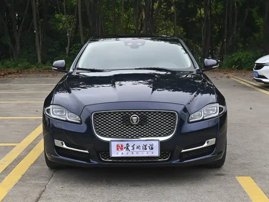 JAGUAR XJ