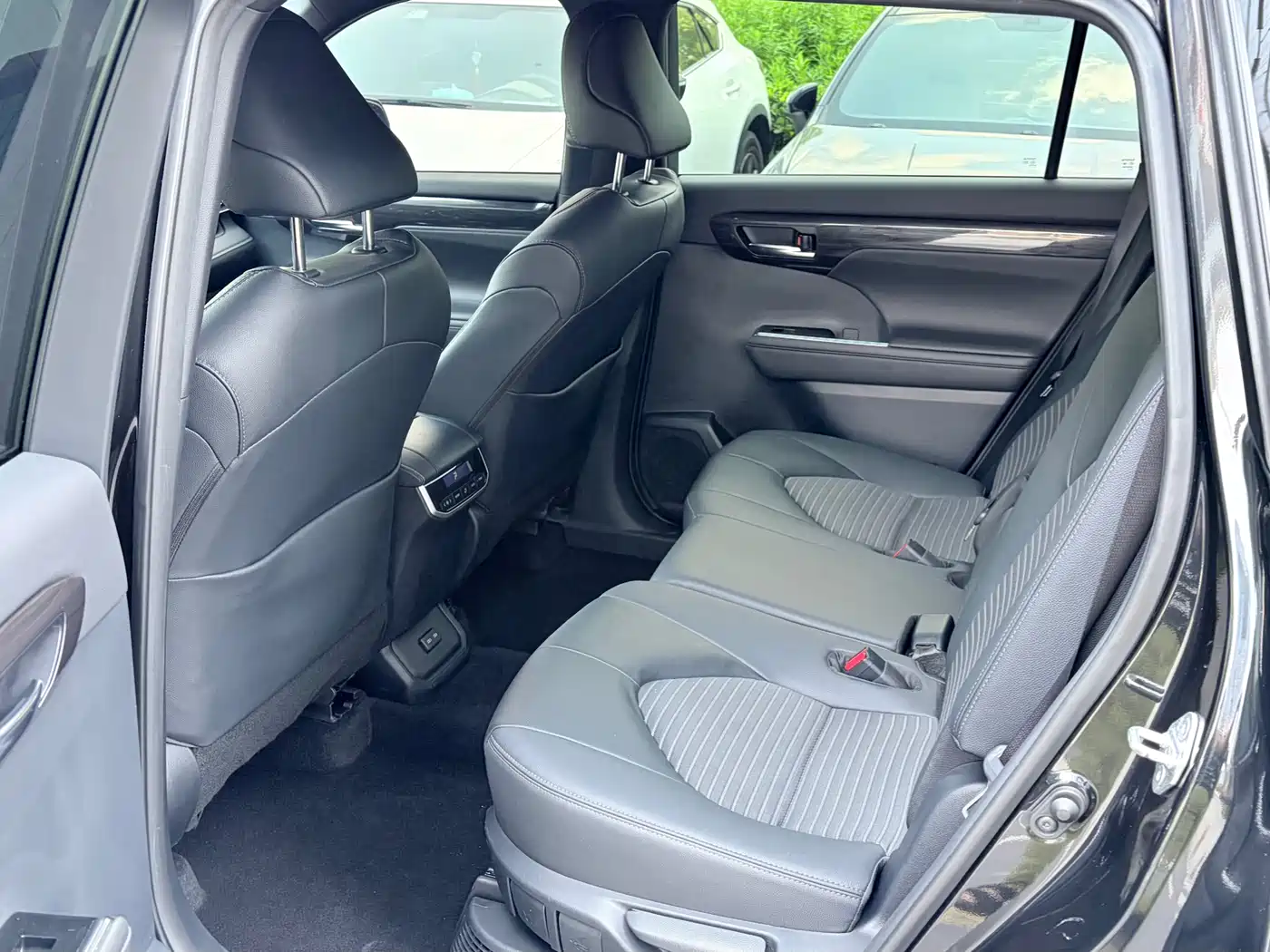 Toyota Crown Kluger 2021 2.5L HEV 4WD Premium фото 8