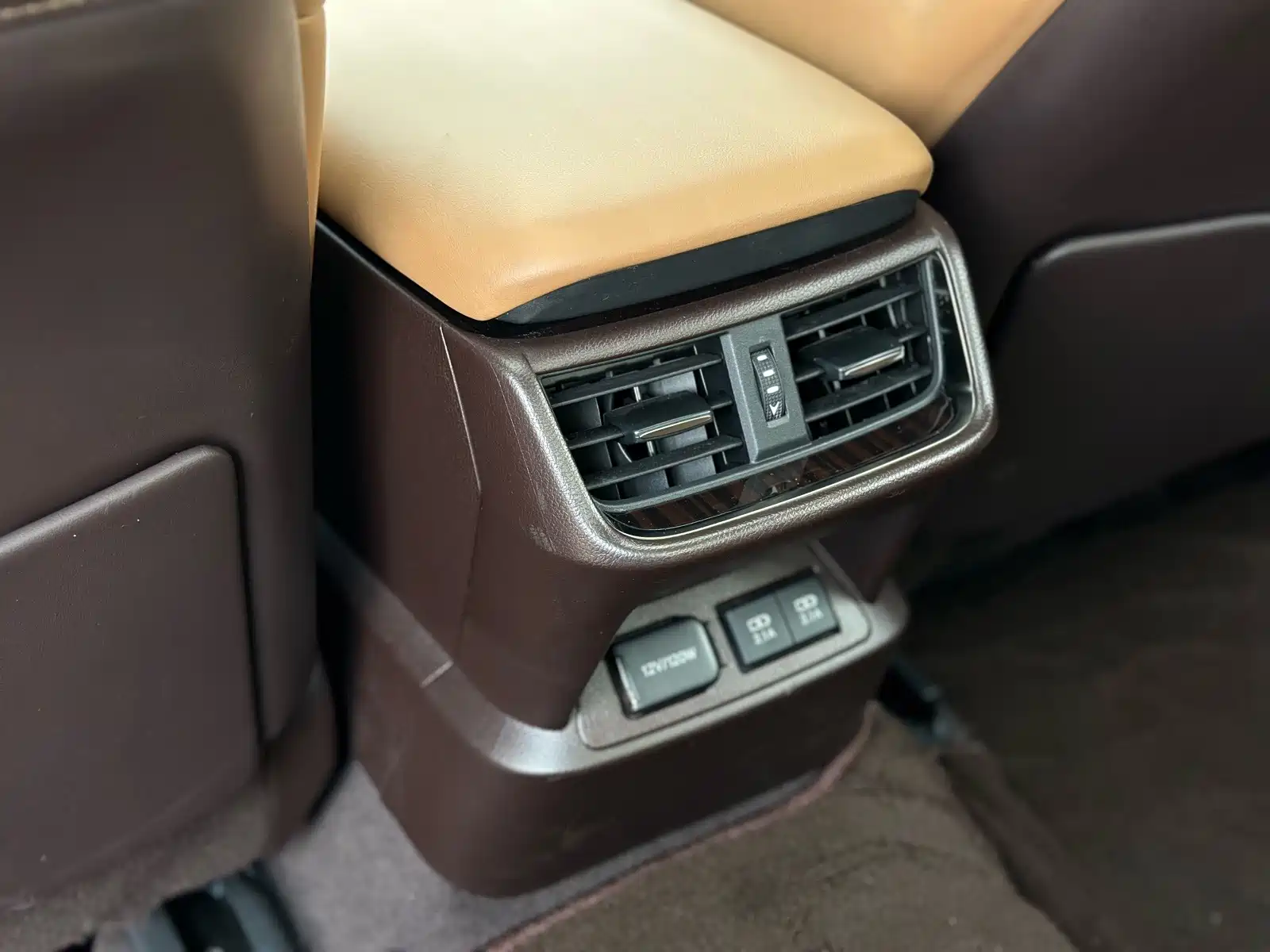 Фото 30 - Lexus ES
