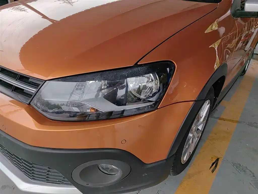 Volkswagen Polo 2016 1.6L Cross Polo Automatic фото 24
