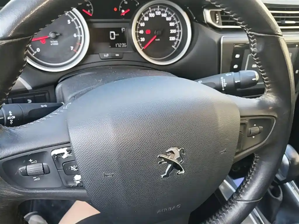 Peugeot 408 2014 1.8L Automatic Luxury Edition фото 11