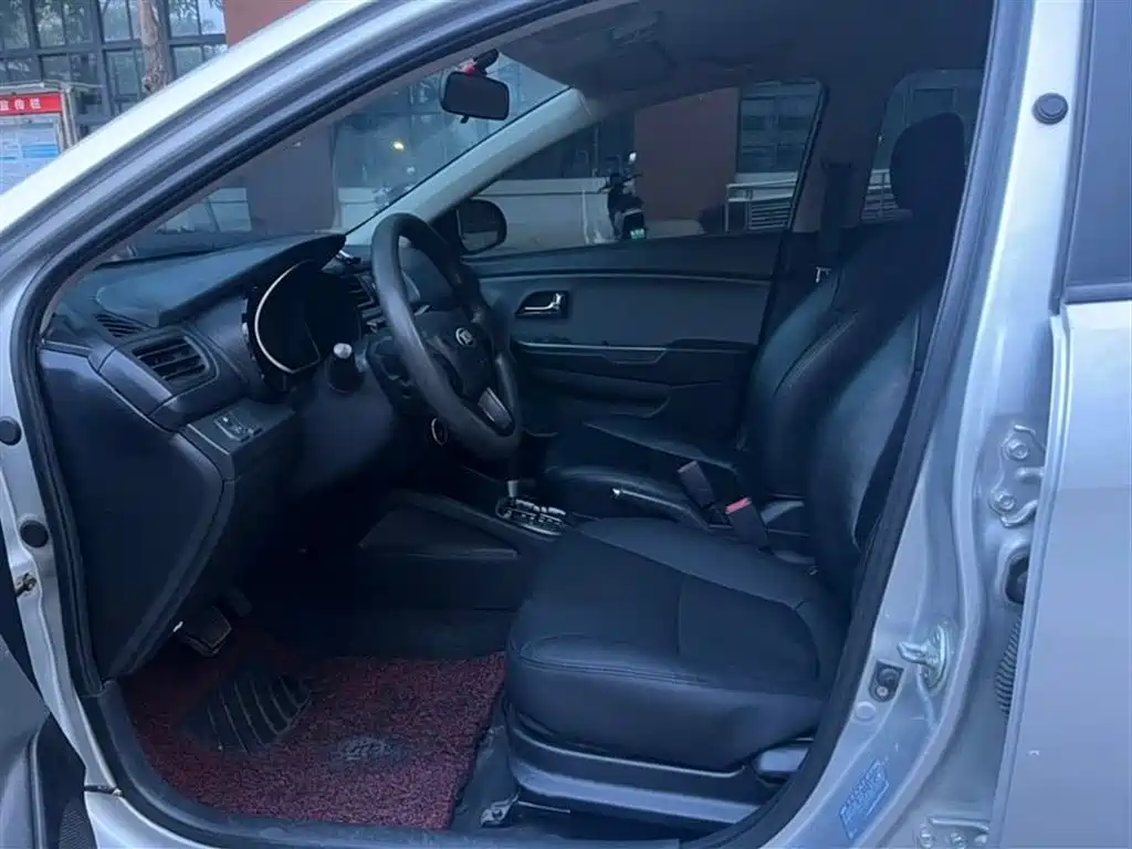 Kia K2 2012 Sedan 1.4L AT GLS Commemorative Edition фото 4