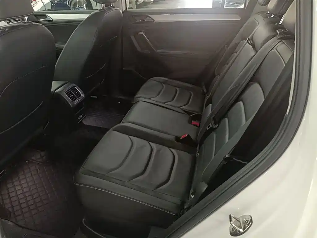 Volkswagen Tiguan L 2018 Facelift 330TSI Automatic 2WD Luxury Edition фото 17