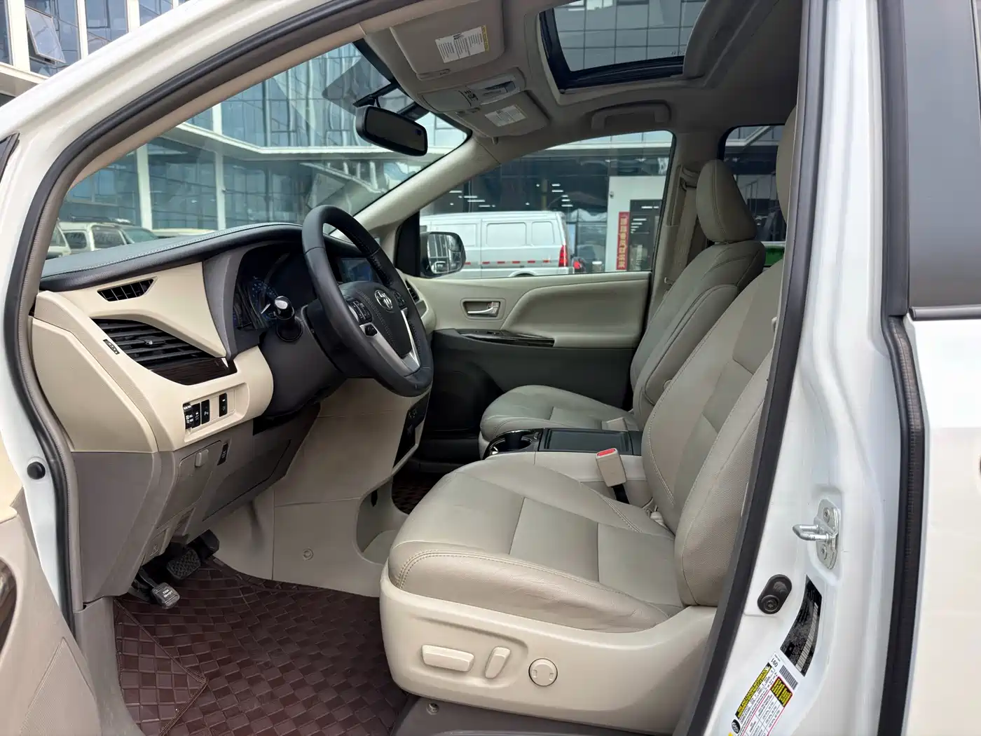 Toyota Sienna 2015 3.5L 2WD L фото 4