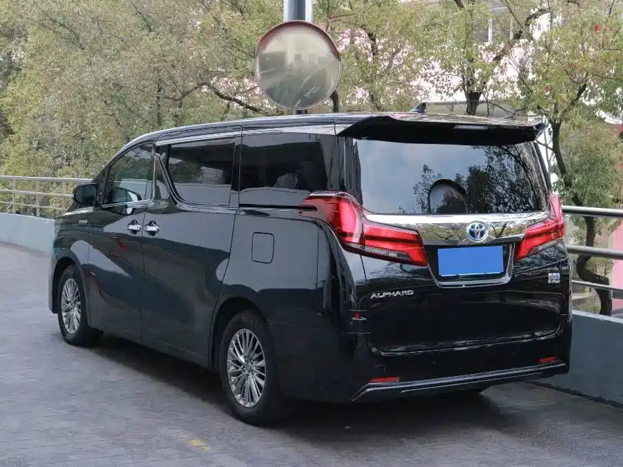 Toyota Alphard 2021 Hybrid 2.5L Luxury фото 3