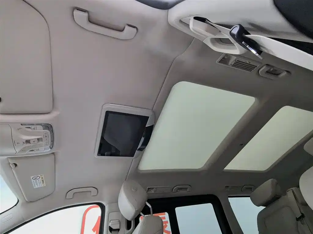 Mercedes-Benz V-Class 2021 V 260 L Long Wheelbase Luxury Edition фото 14
