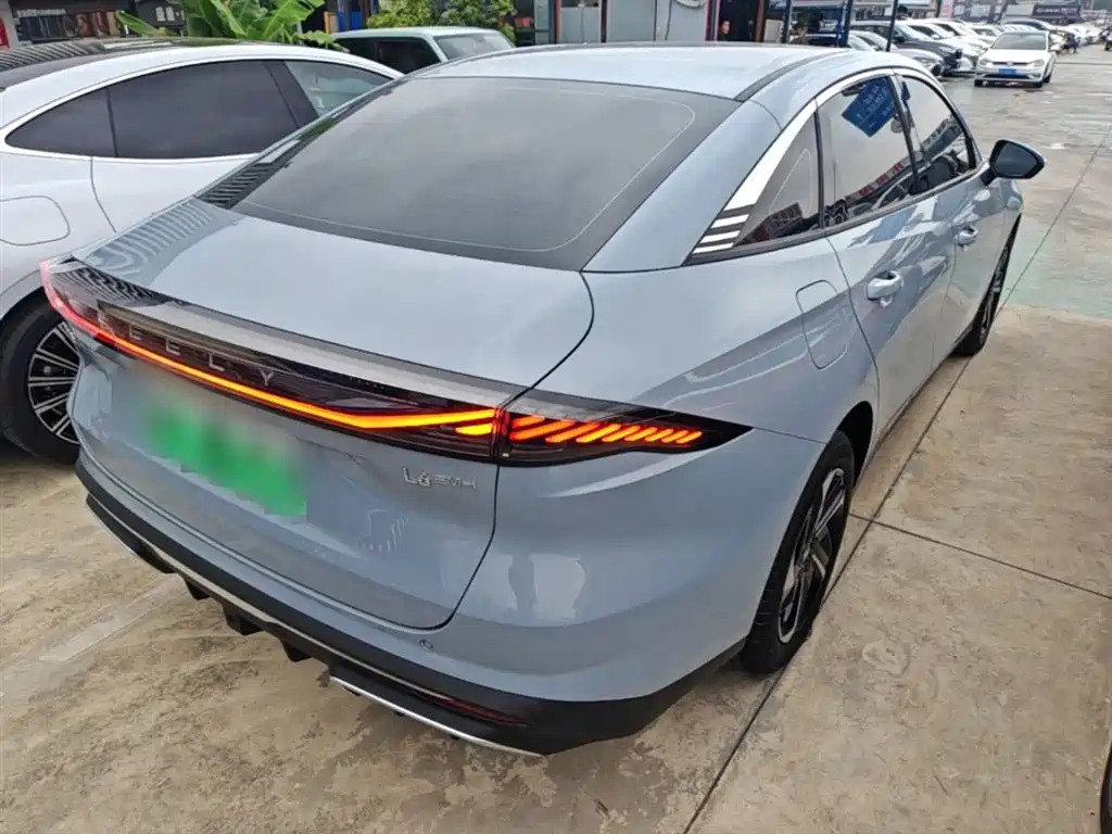 Geely Galaxy Galaxy L6 2025 EM-i 140km Explorer+ Edition фото 7