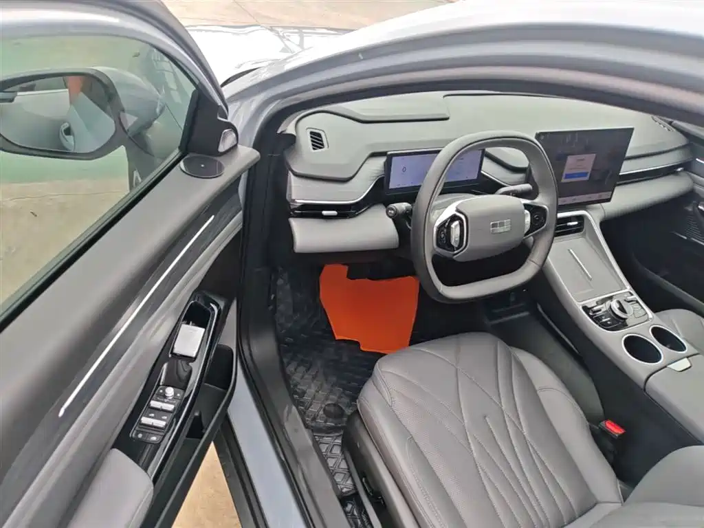 Geely Galaxy Galaxy L6 2025 EM-i 140km Explorer+ Edition фото 16