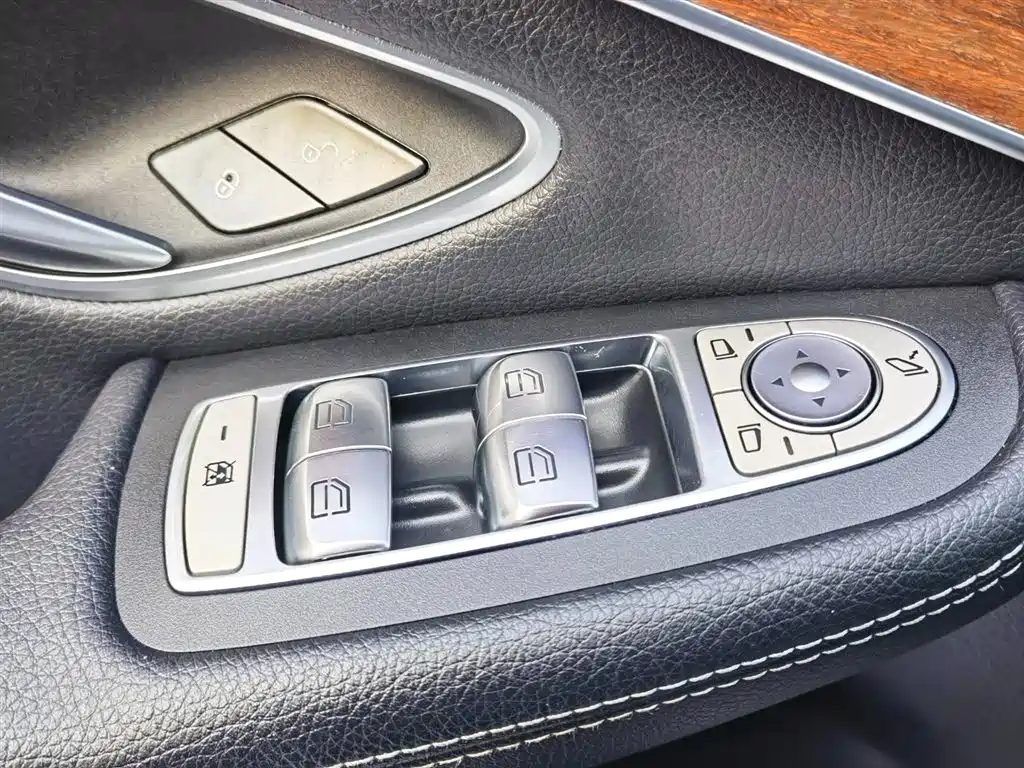Mercedes-Benz GLC 2021 GLC 300 L 4MATIC Sporty фото 32