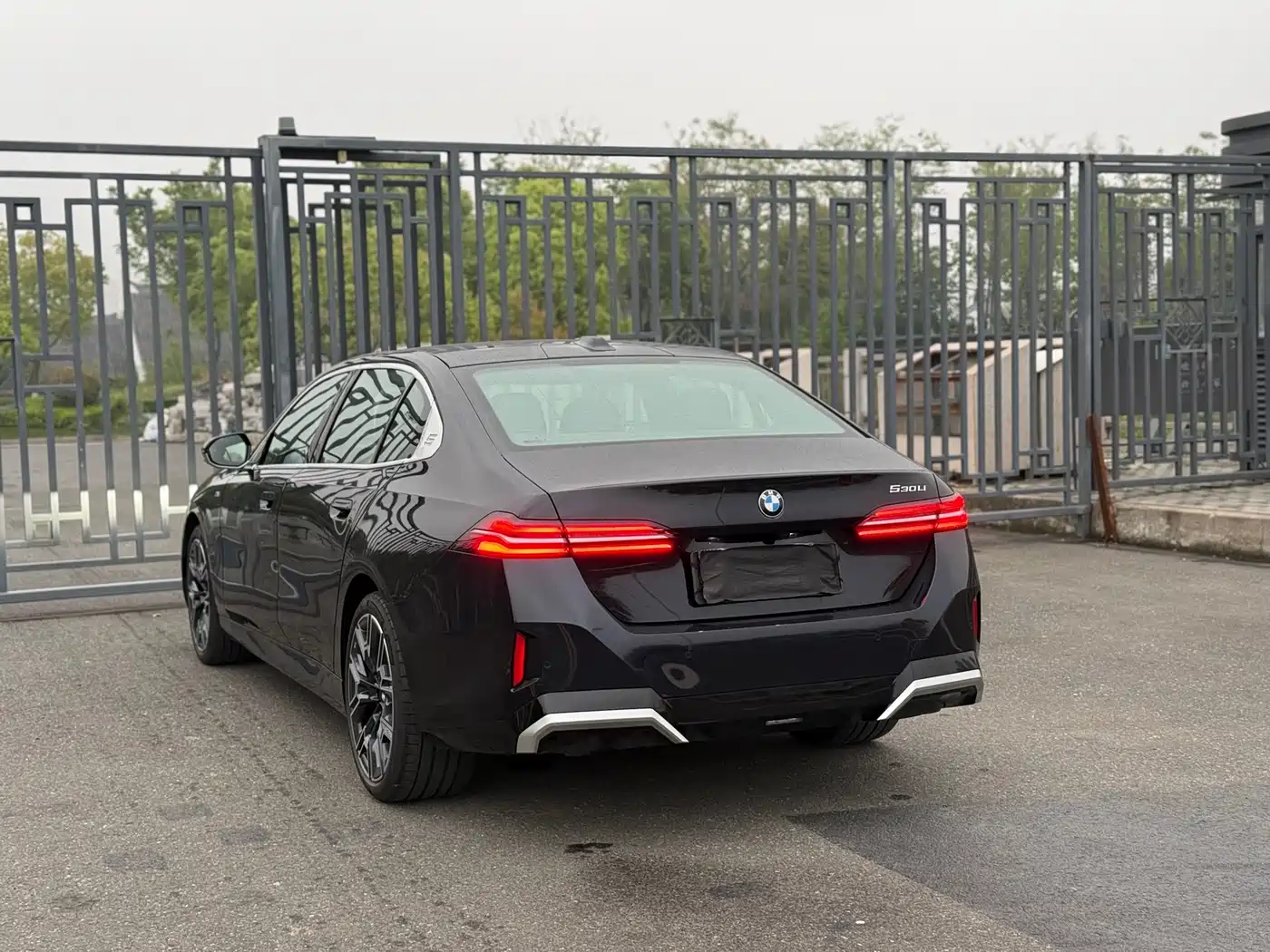 BMW 5 Series 2024 530Li Premium Luxury Package фото 10