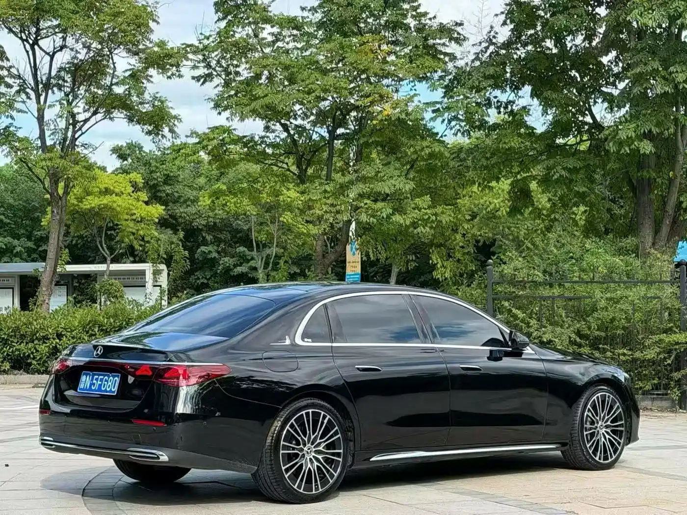 Фото 5 - Mercedes-Benz E-Class