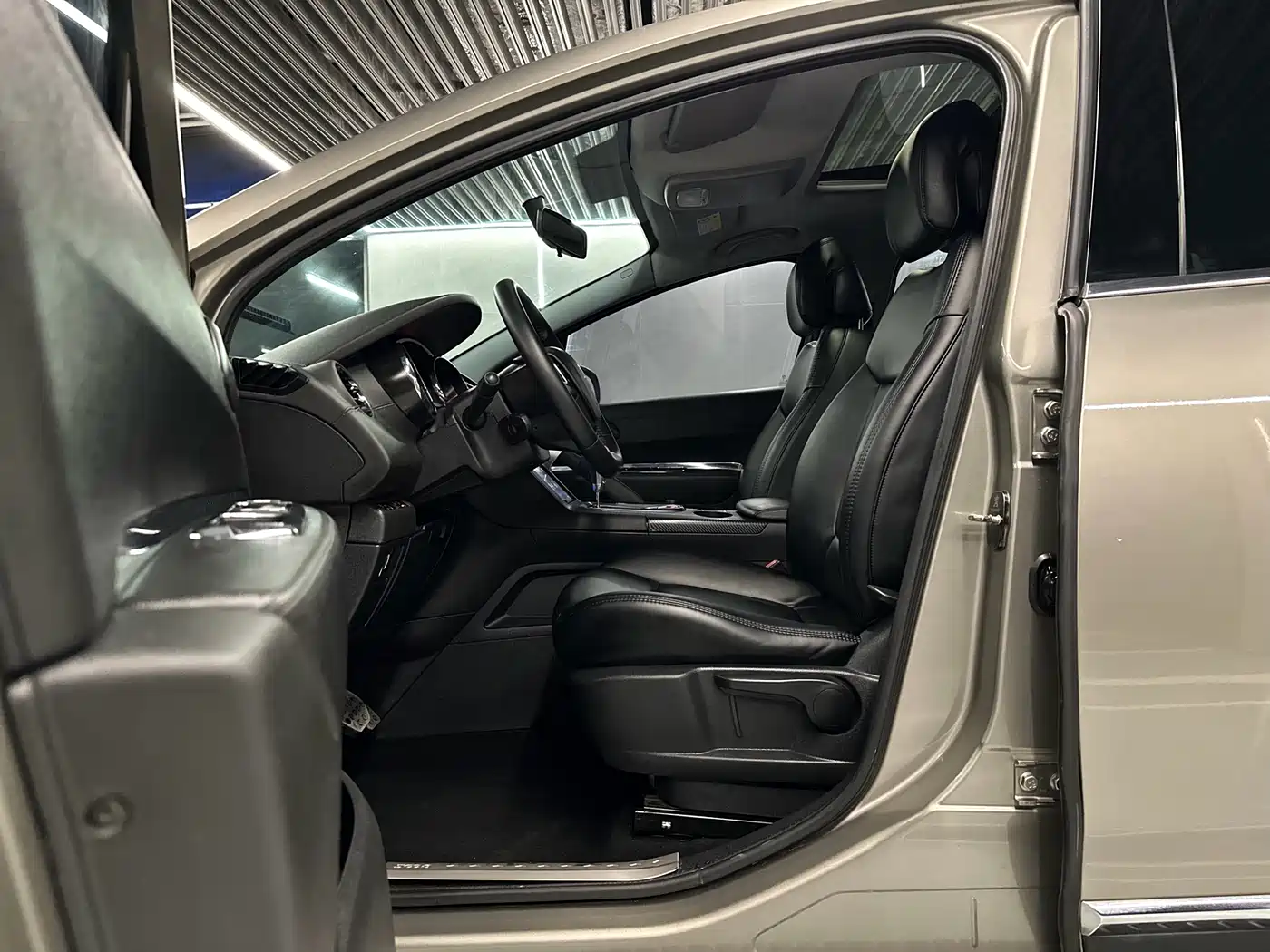 Peugeot 3008 2016 2.0L Automatic Classic Edition фото 4