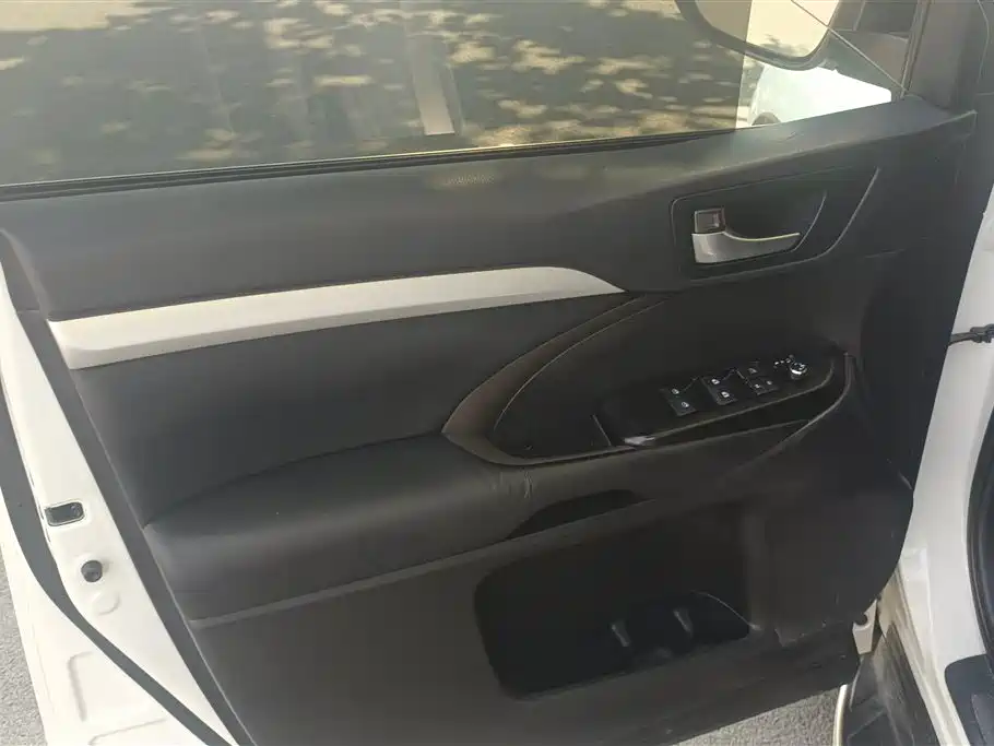 Toyota Highlander 2021 2.0T AWD Luxury 7-Seater фото 7