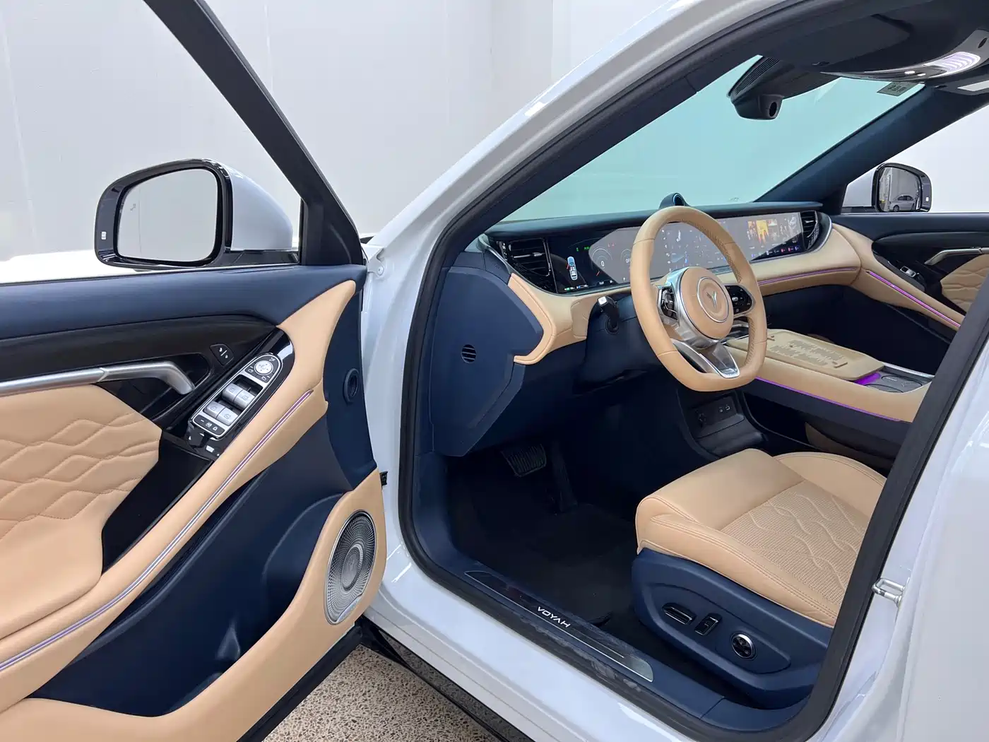 Voyah Auto VOYAH FREE 2023 4WD Extended Range Edition фото 13