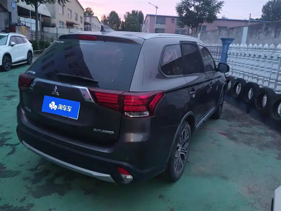 MITSUBISHI OUTLANDER