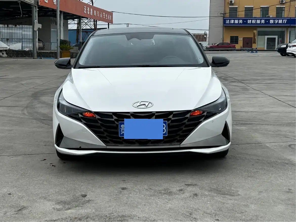 HYUNDAI ELANTRA