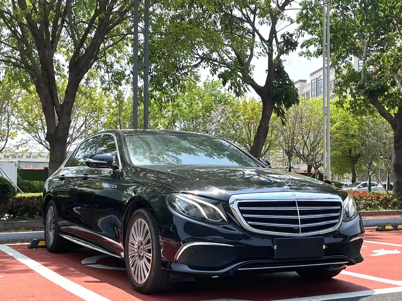 Mercedes-Benz E-Class 2019 E 300 L Sport Fashion фото 3
