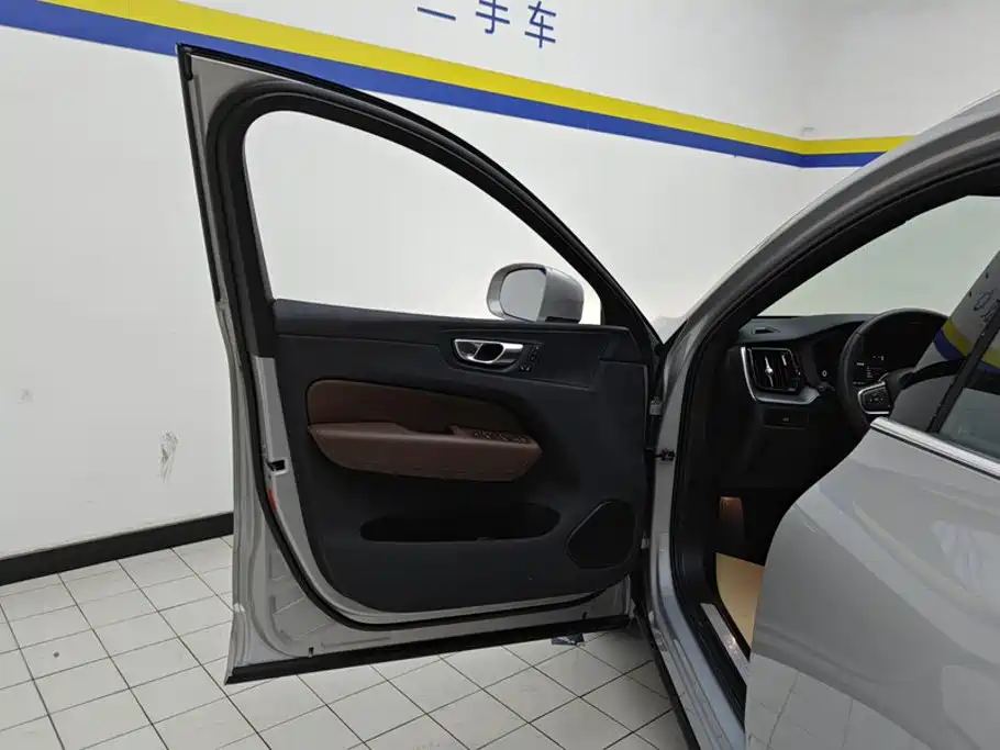Фото 7 - Volvo XC60