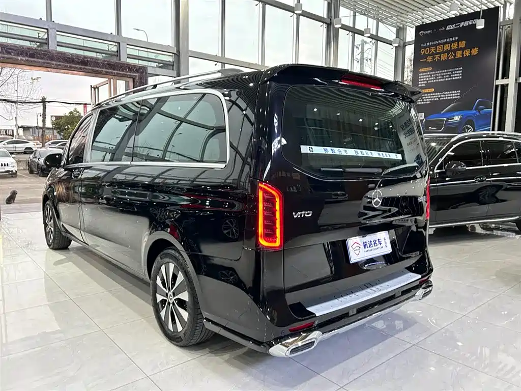 Mercedes-Benz Vito 2023 2.0T Elite 7-Seater фото 4