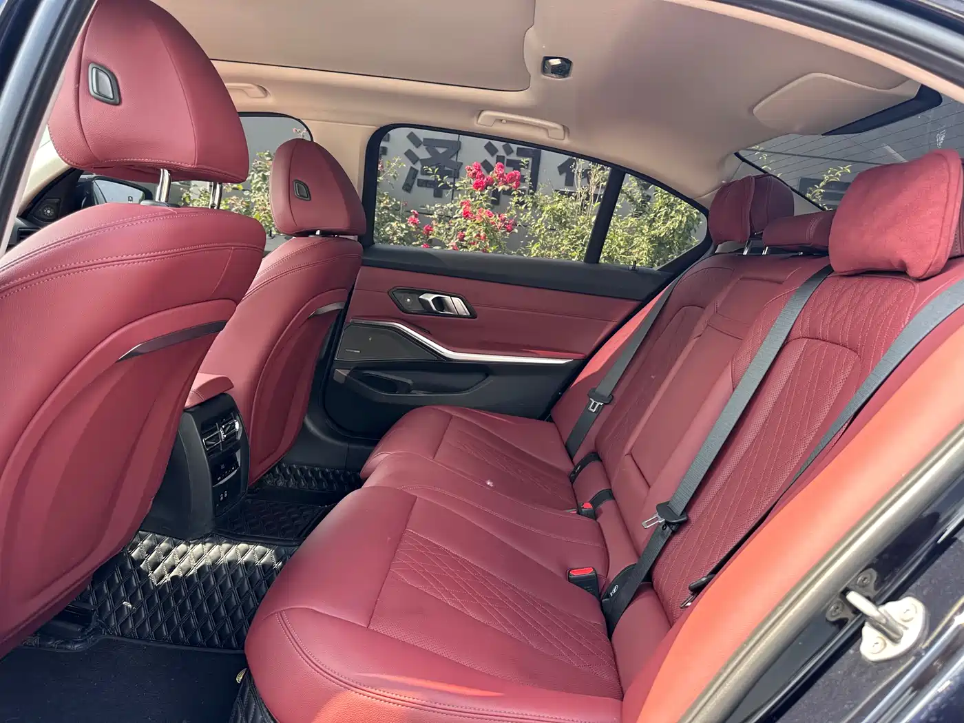 BMW 3 Series 2024 325Li M Sport Shadowline Package фото 9