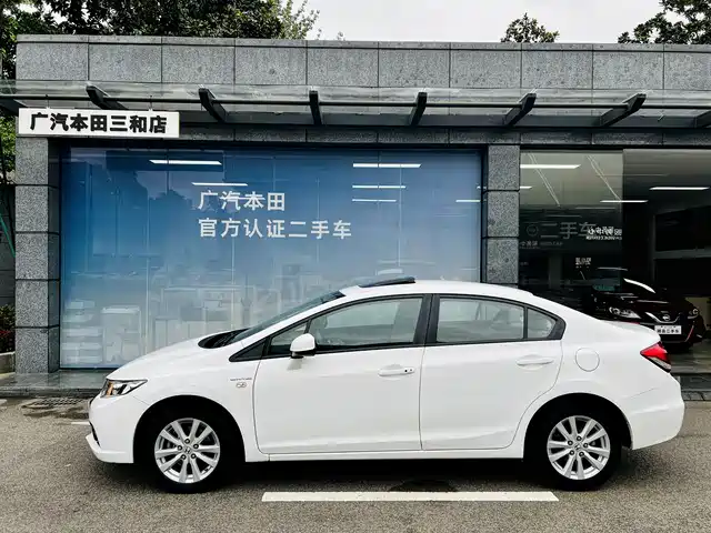 Honda Civic 2016 1.8L Automatic Comfort Edition — фото 2