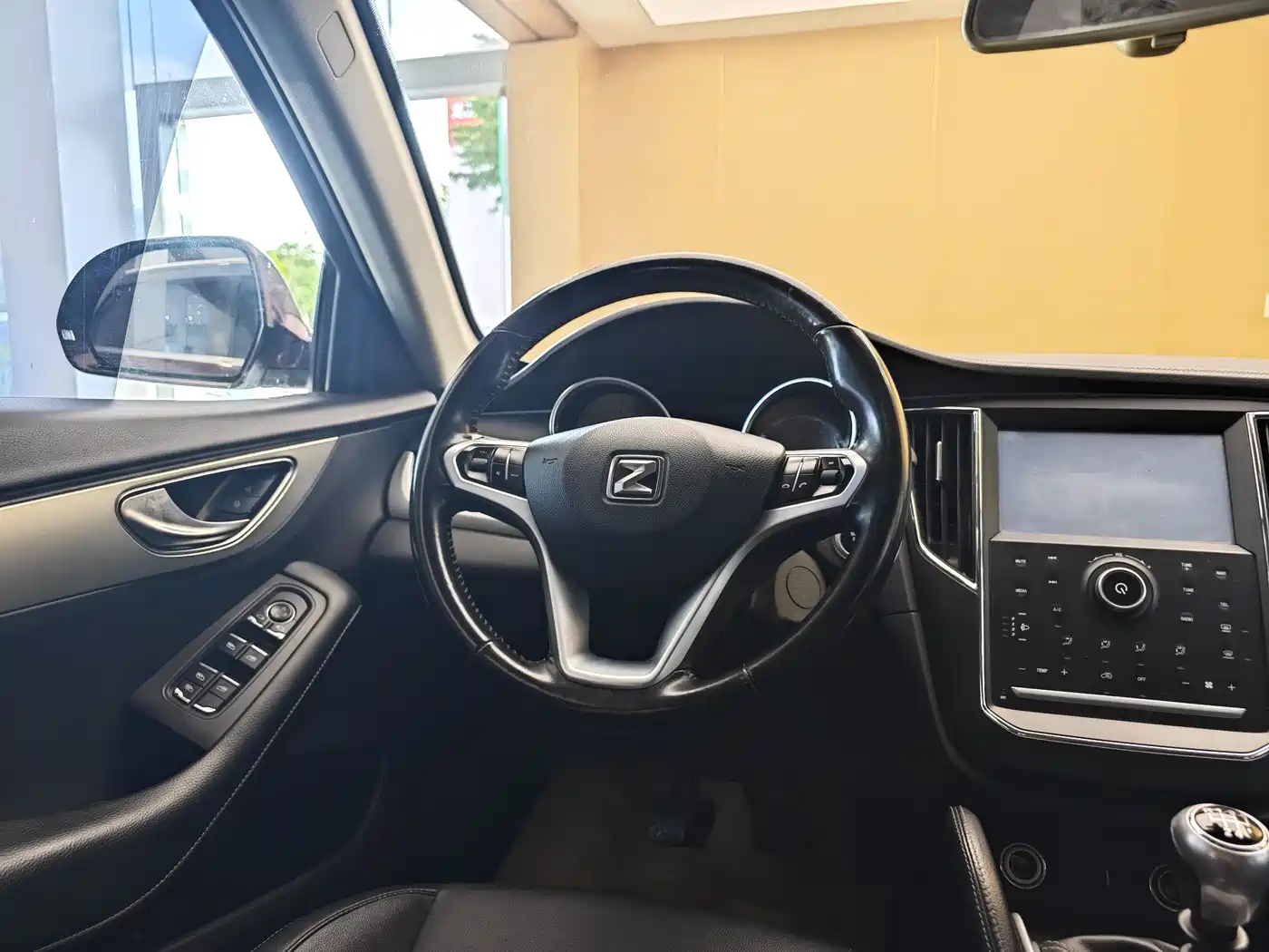 Zotye SR7 2016 2016 1.5T Manual Magic Cube Road Edition China V