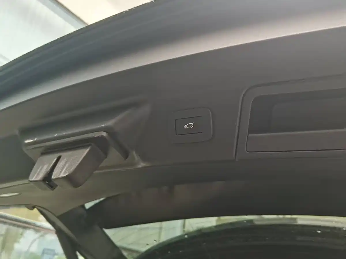 Land Rover Range Rover Velar 2025 Dynamic HSE фото 15
