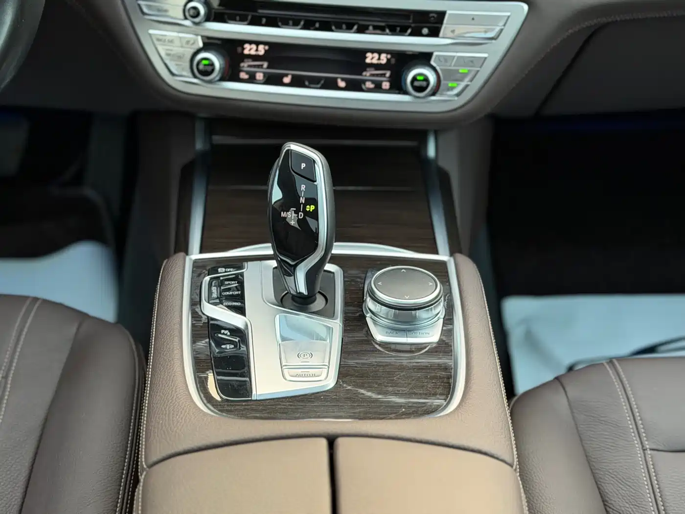 BMW 7 Series 2017 730Li Leading Edition фото 14