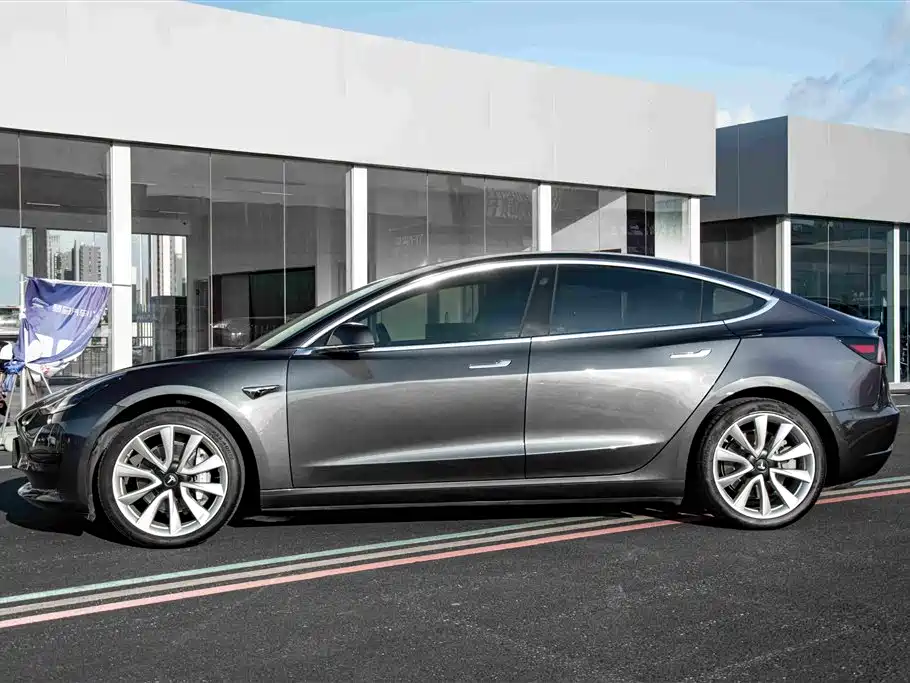 Фото 5 - Tesla Model 3