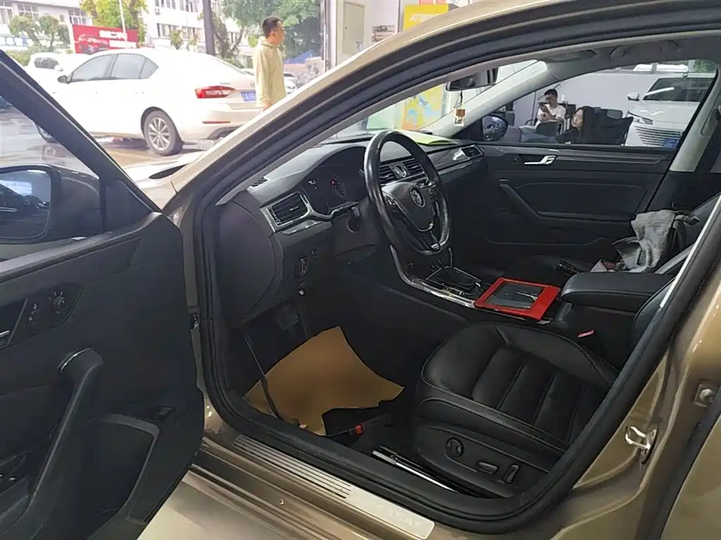 Volkswagen Passat 2016 330TSI DSG Honor Edition фото 16