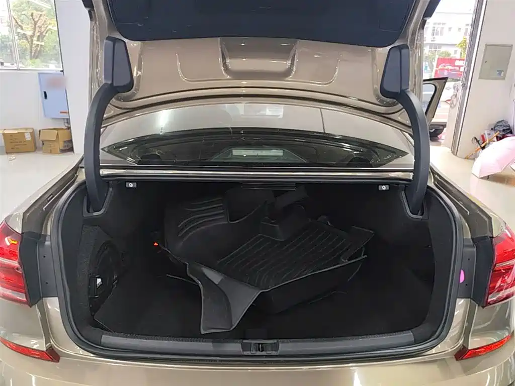 Volkswagen Passat 2016 330TSI DSG Honor Edition фото 19