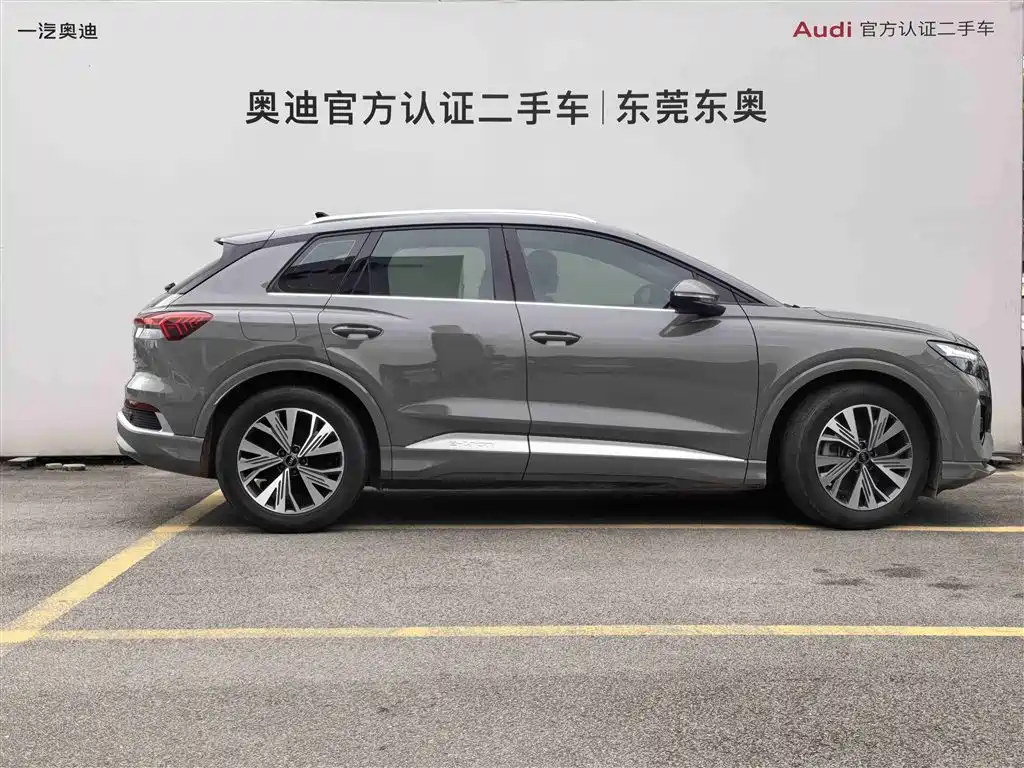 AUDI Q4 E TRON