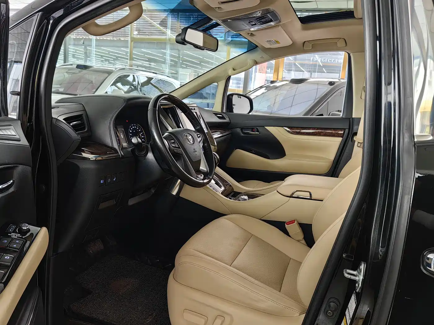 Toyota Alphard 2018 Facelift 3.5L Luxury Edition фото 5