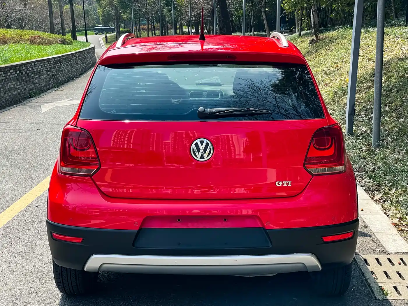Volkswagen Polo 2012 1.6L Cross Polo AT фото 4