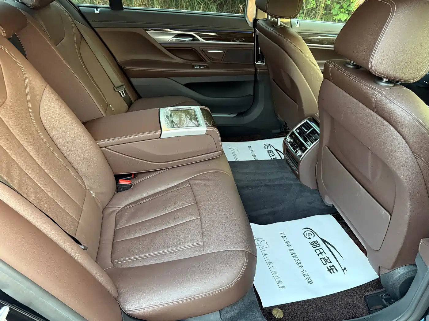 BMW 7 Series 2017 730Li Leading Edition фото 9