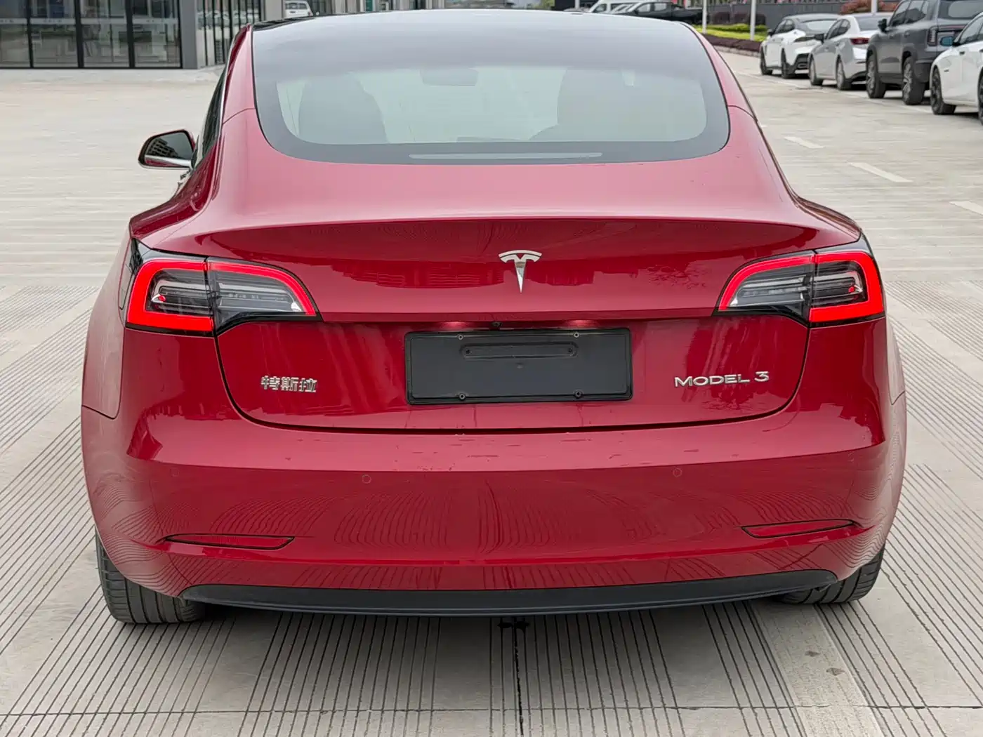 TESLA MODEL 3