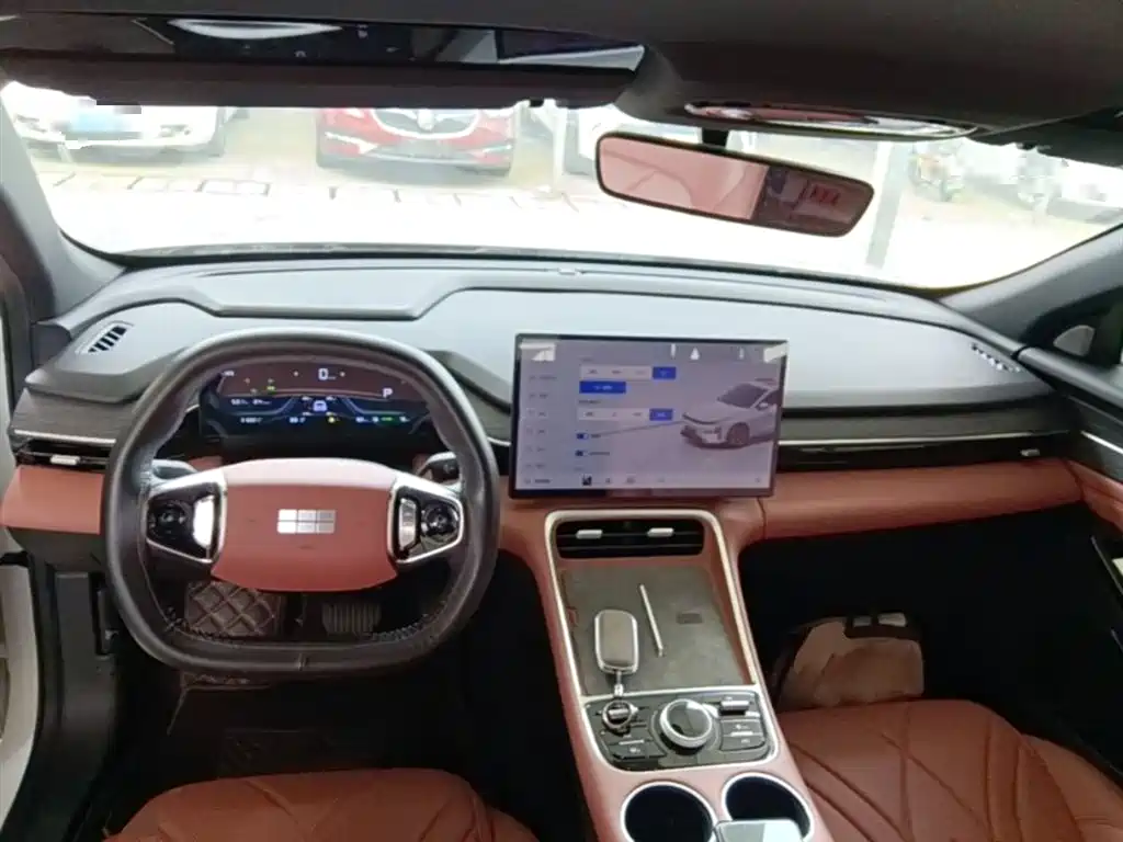 Geely Galaxy Galaxy L6 2025 EM-i 140km Voyage Edition фото 10