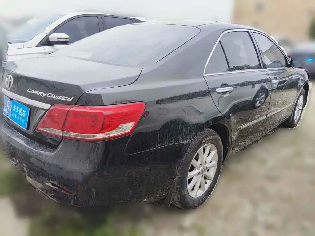 Photo 2 - Toyota Camry