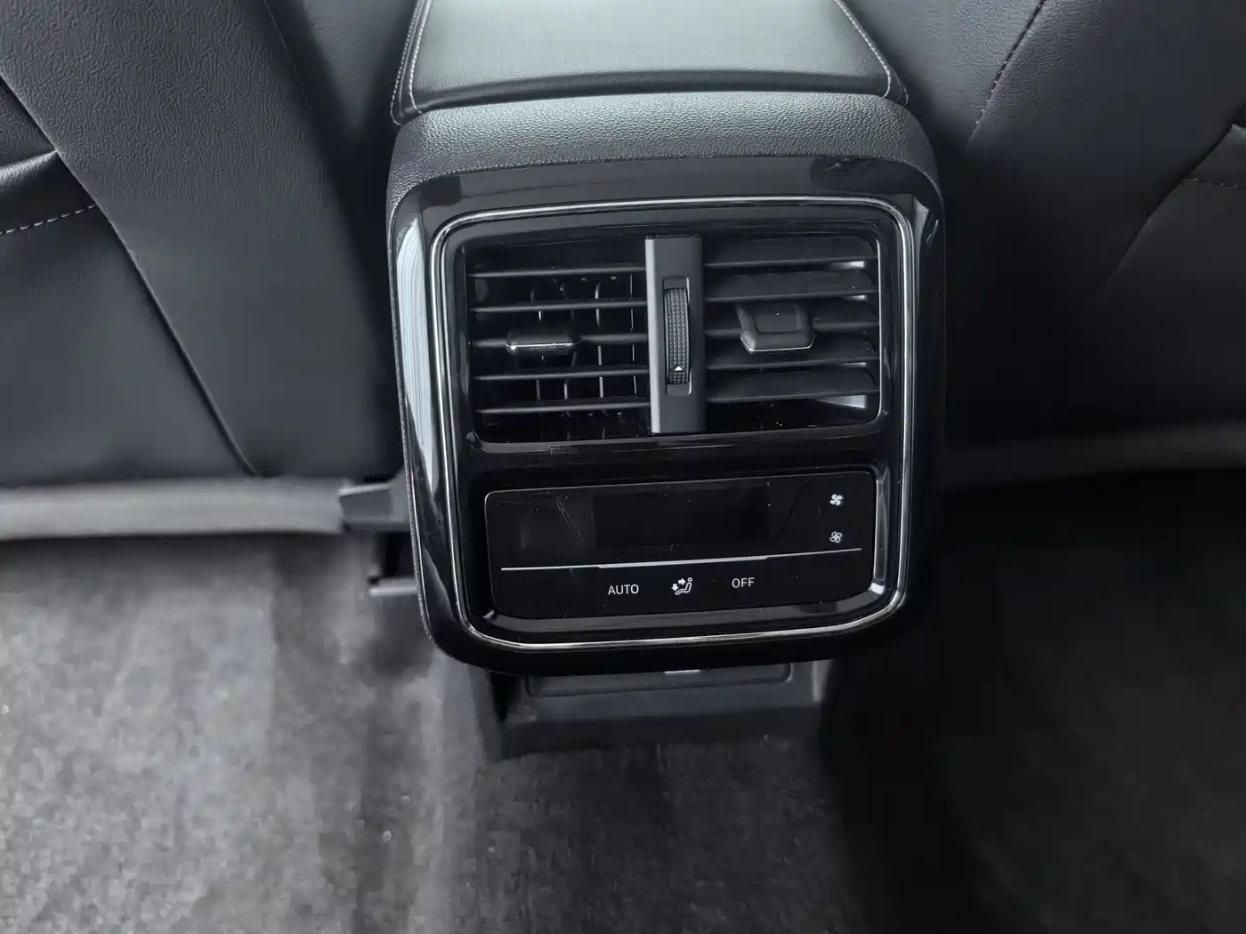 Volkswagen Passat 2023 280TSI Starlight Elite Edition фото 16