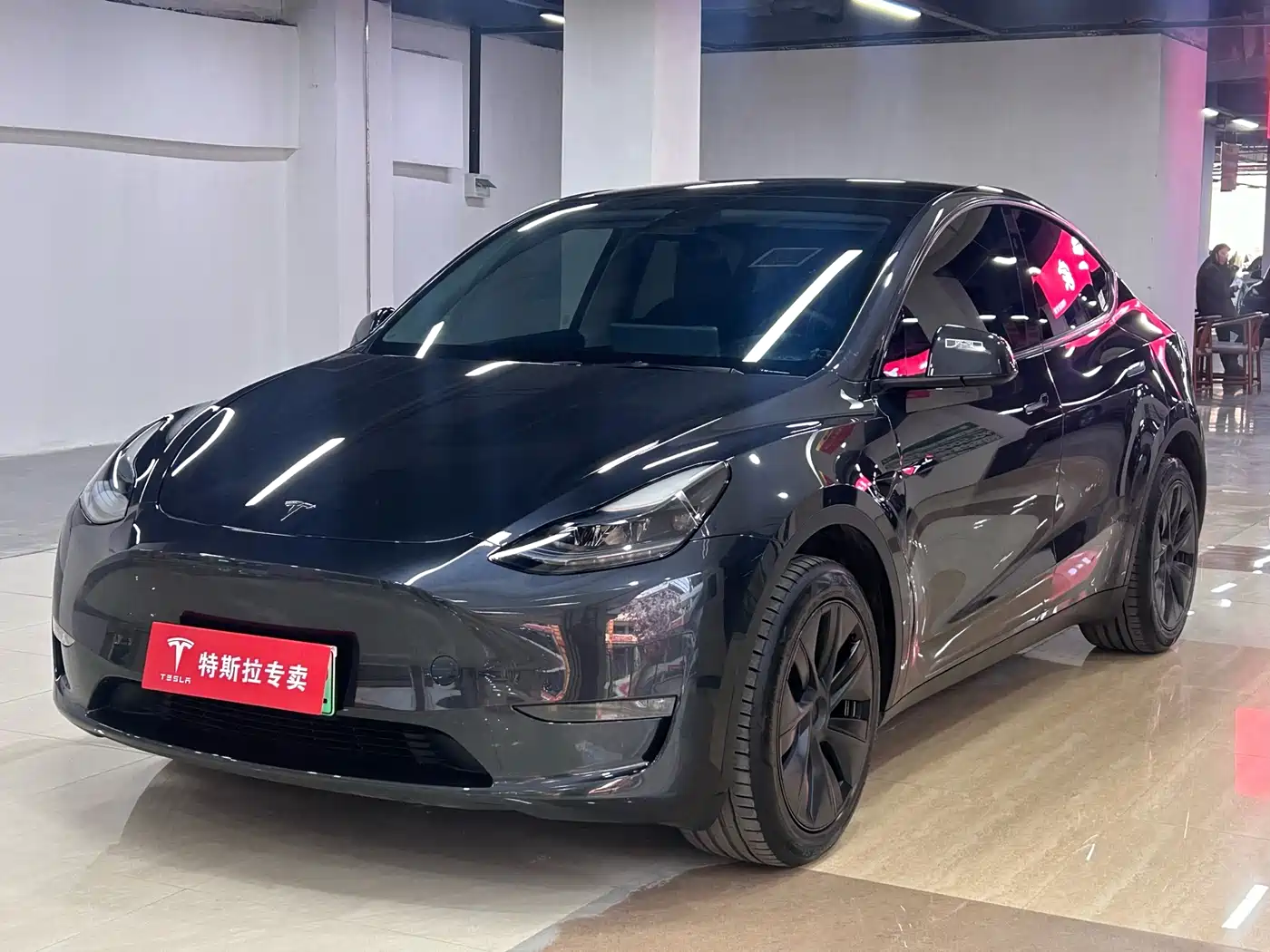TESLA MODEL Y