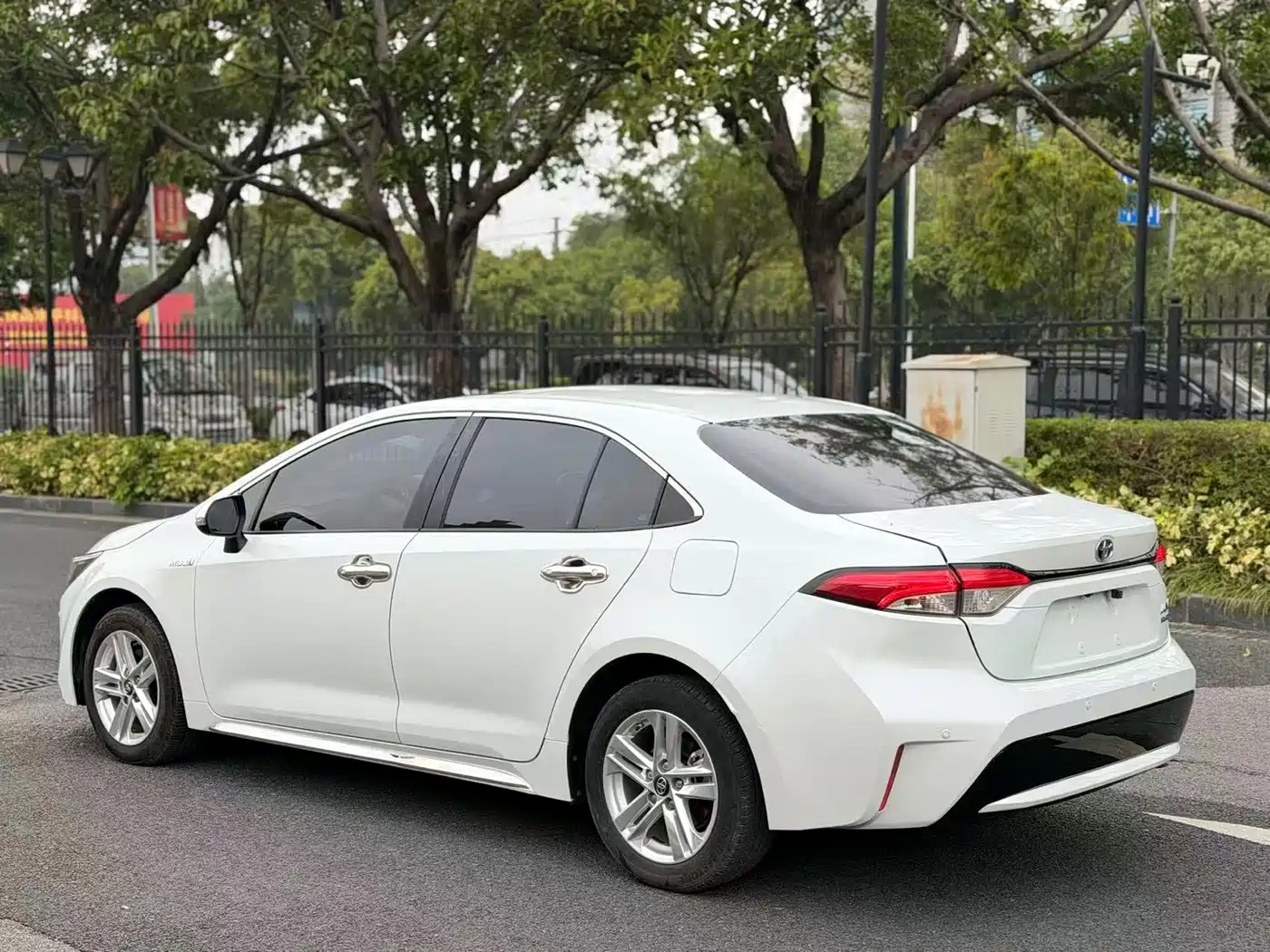 Toyota Levin 2021 Dual Engine 1.8H E-CVT Technology Edition фото 5